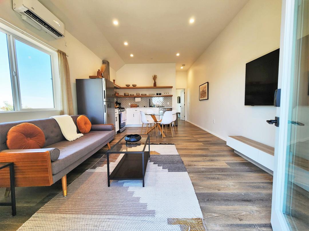 Modern 1-bed guesthome close to DTLA with views in Los Angeles, CA
