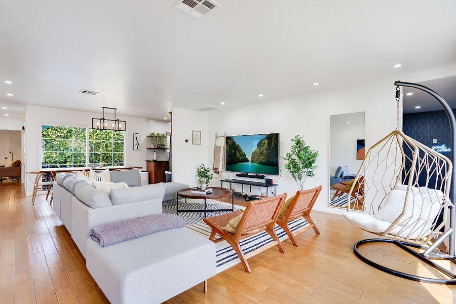 Spacious 1BD/1BA Los Angeles Home, W/D, Workspace in Los Angeles, CA